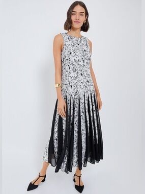 climbing roses stretch jersey cleo dress Tuckernuck | Dresses | Tuckernuck Floral Midi Sleeveless Nwt L Bohemian Wedding Dress Designers